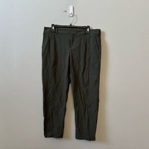 Kirkland signature khaki green cropped cargo straight leg pants